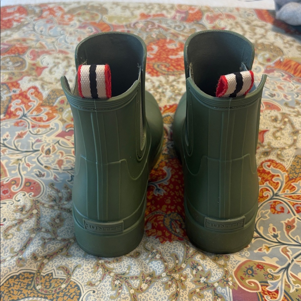 HUNTER RAINBOOTS- size 6 - Picture 4 of 7